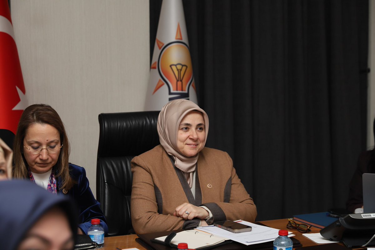 AKKADINGM's tweet photo. 📍AK Parti Genel Merkez 

Kadın Kolları Merkez Yürütme Kurulu (MYK) toplantımızı Başkanımız Sayın @tugbaisikercan başkanlığında gerçekleştirdik. https://t.co/pUglpQDPUq