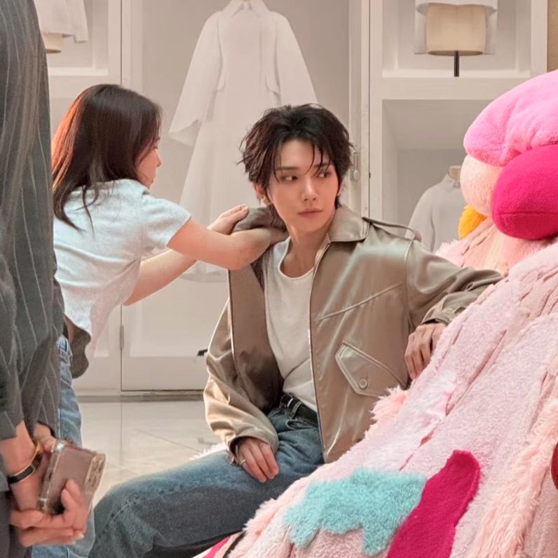 𝒜.ℛ tweet media