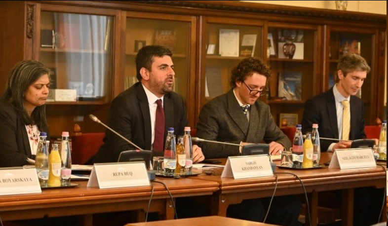 crossroads_am tweet media