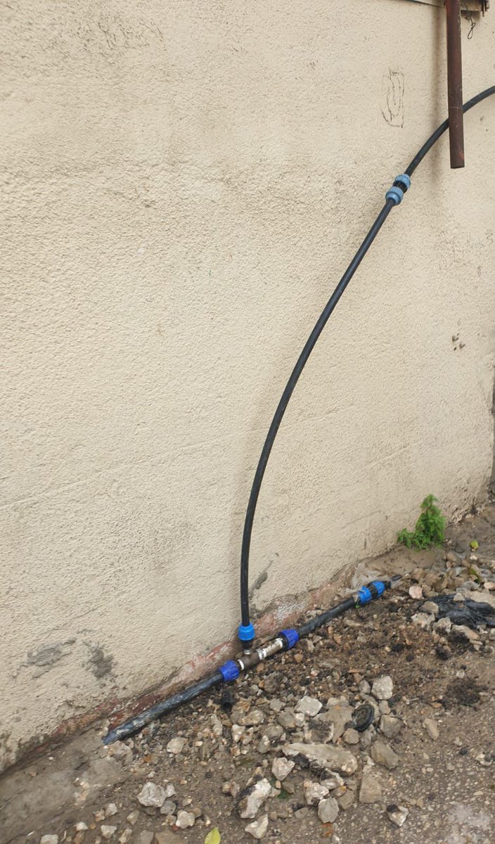 #مؤسسة_مياه_لبنان_الجنوبي | دائرة مياه #صيدا
فرق المؤسسة تنجز استحداث خط توزيع في #ثانوية_البنات_الرسمية، وتؤمن المياه للأهل المستقرين فيهما.