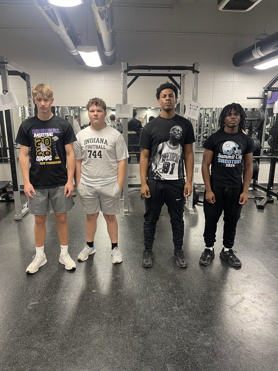 nhbulldogsfb's tweet photo. Morning session 205+ clean club for 1st cycle of maxes

(Left to right)
Ethan Wake (225)
Bailey Worthington (215)
Jaxon Price (225)
Rodney Harden (205)

Great job men! https://t.co/GMER3SVZkO