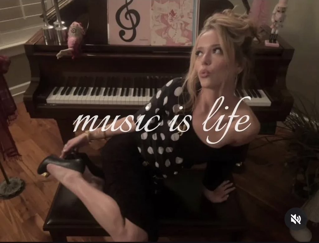 𝝑𝝔 tweet media