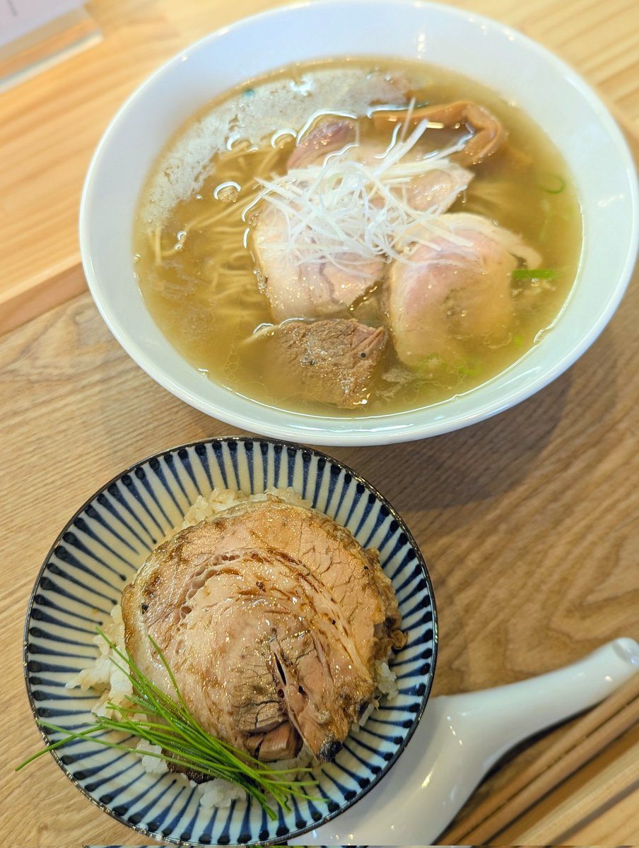 おたざかん tweet media