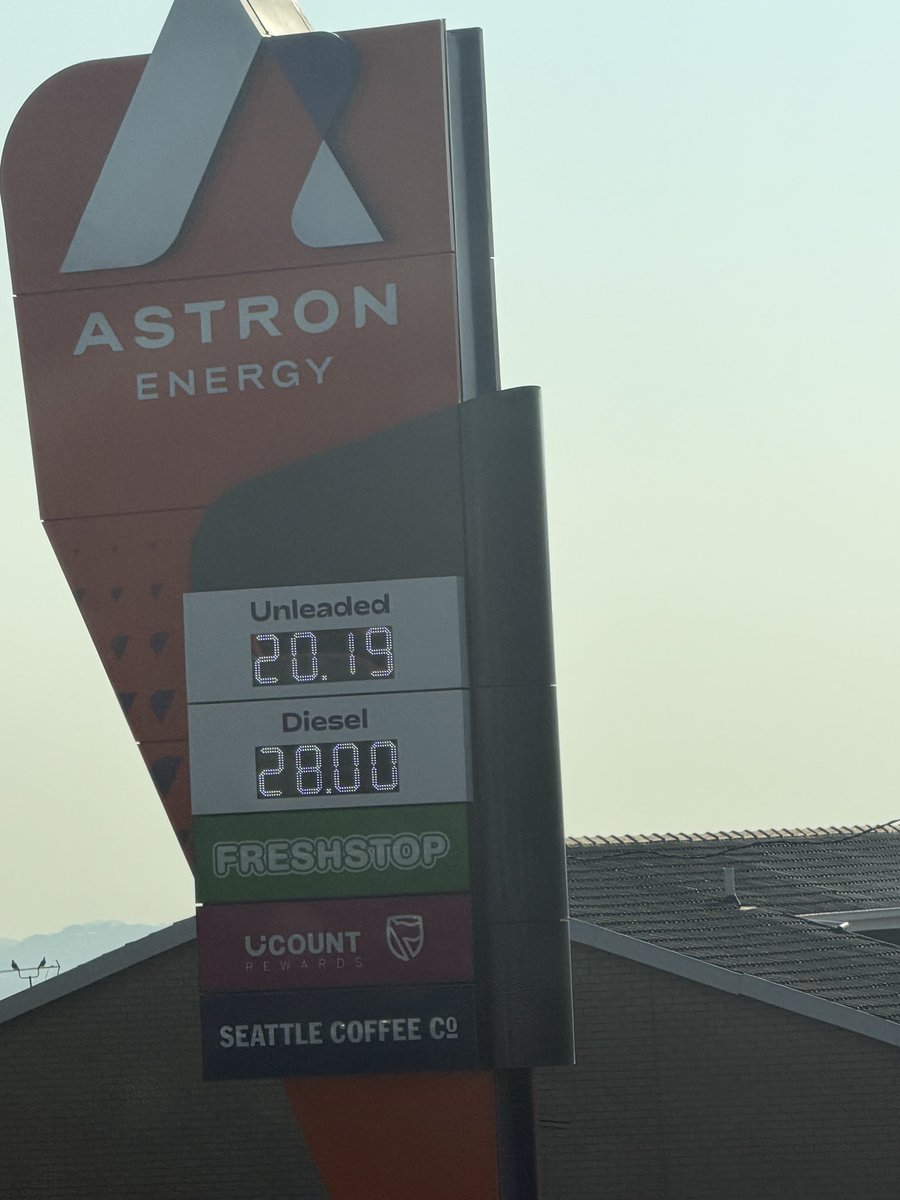 AcayBreakyHeart tweet media