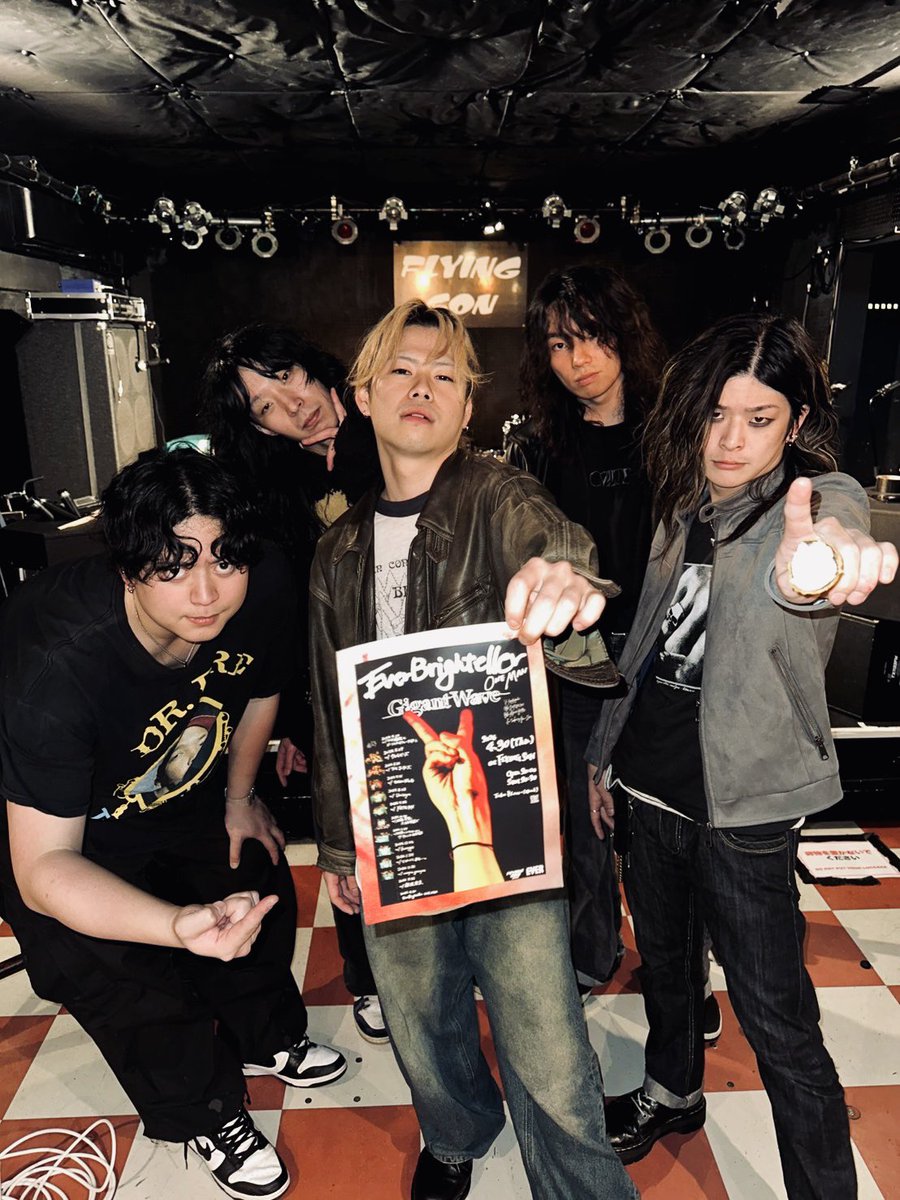 EverBrighteller tweet media