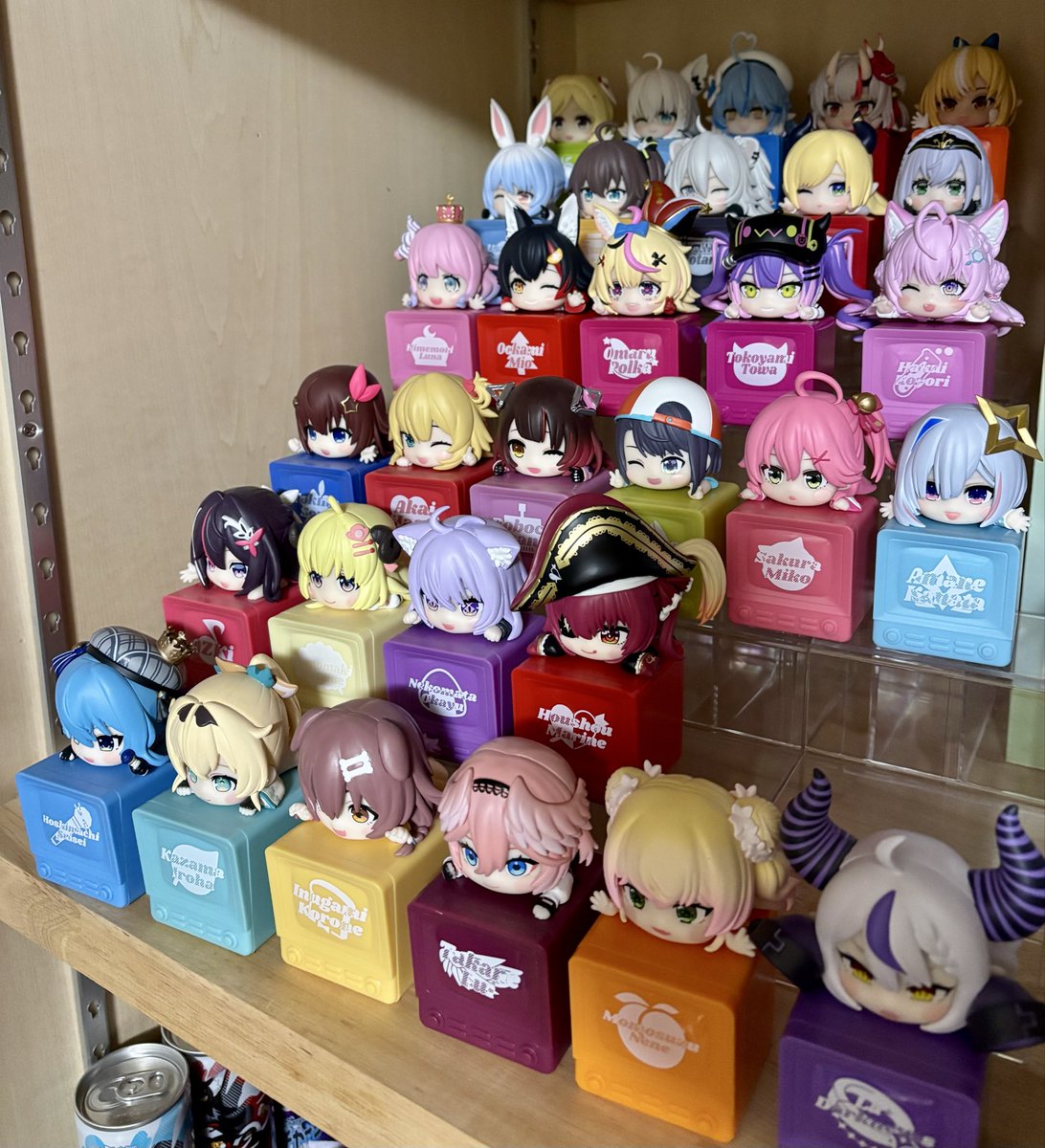 j1n__j1n's tweet photo. 約1年かけ抜けた、ホロひっかけフィギュアもついにコンプリートですっ

推し始めた時期に、自力コンプできそうなプライズということで頑張れましたっ

最推し🍃でめっちゃ沼ったことも、
卒業した🎣や⚓️が欲しくなる出来栄えだったこともいい思い出ですっ
 #ホロライブ  #hololive
 #フリュープライズ https://t.co/w42fbMNlFE