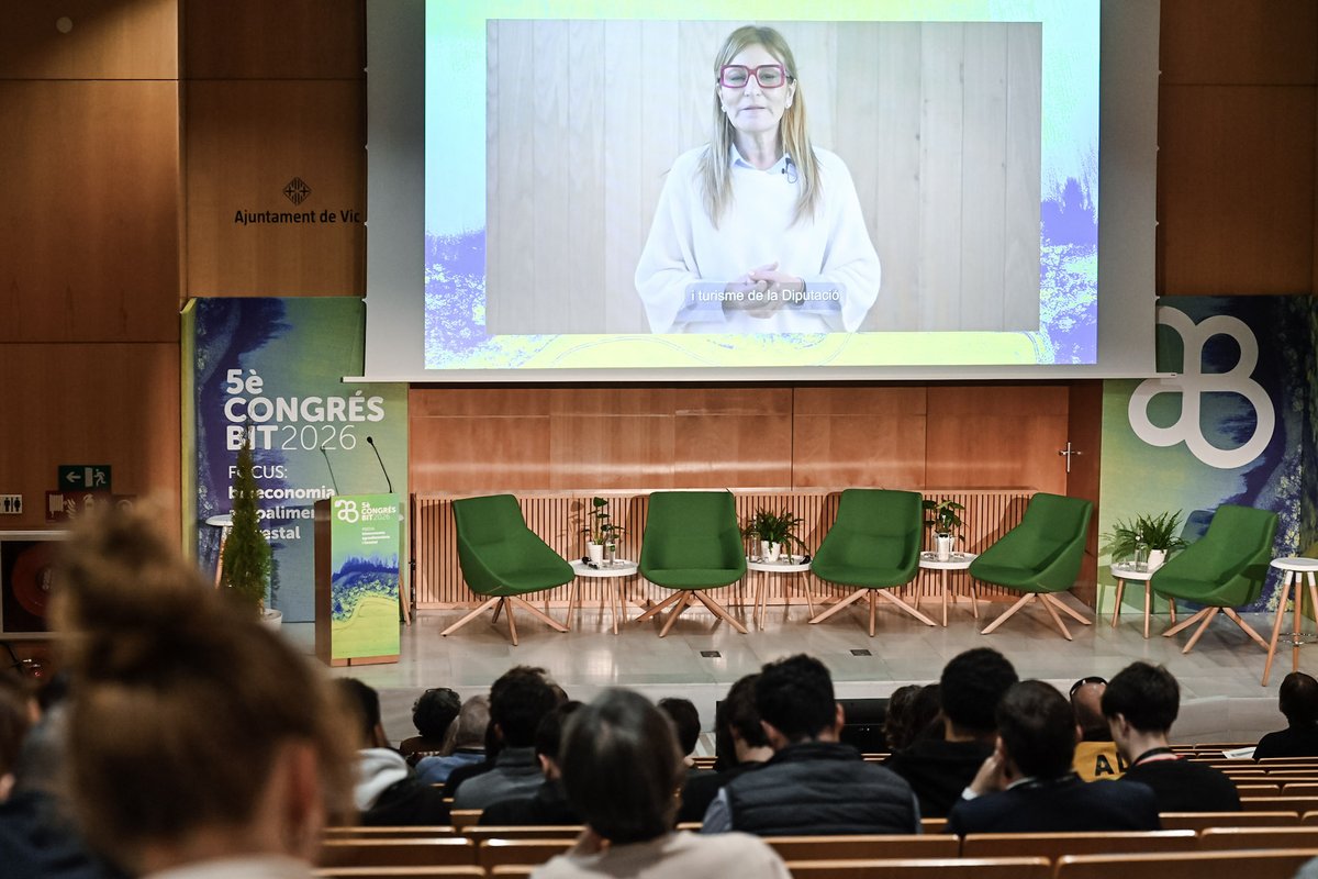 congresBIT's tweet photo. Arrenca la segona jornada del @congresBIT, centrada en la #bioeconomia forestal:

El debat d’avui se centra en:
• Gestió dels recursos forestals
• La cadena de valor de la fusta
• Oportunitats per impulsar un model més sostenible 

🔗 https://t.co/LB0HkR1YG1 https://t.co/6RgZ2VlUEq