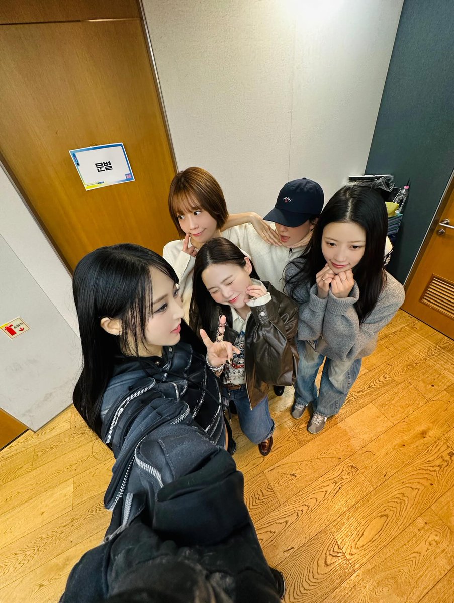 DC 슬기갤러리 tweet media