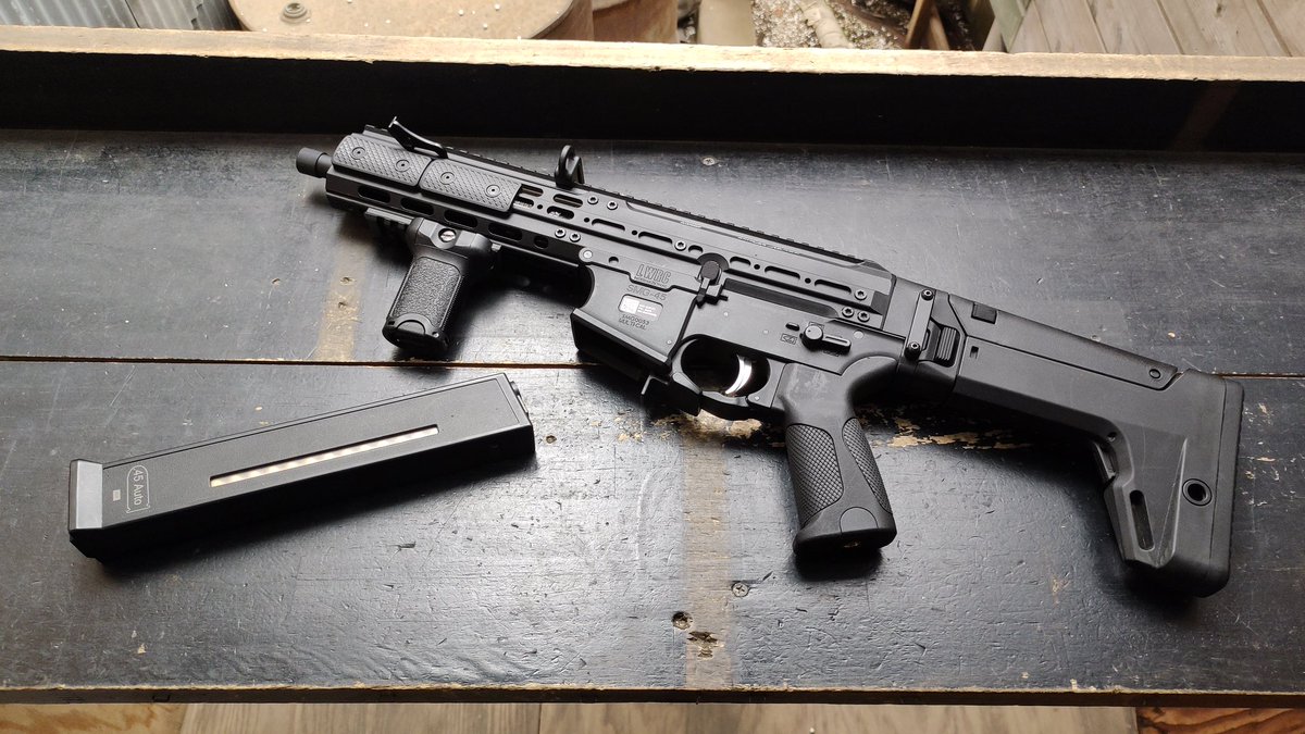 WESTSIDE_army's tweet image. カスタムお引き取りです！
■電子トリガー組み込み
■SFA ブラシレスモーター組み込み
■GATE TACTICKER組み込み

当店"ド"定番カスタムです

お引き取り後、早速試射されました
『これ本当にいいですね！』

近々この銃を使う時があるそうです
その時が楽しみですね♪
#サバゲー #SFA #GATE #WESTSIDE