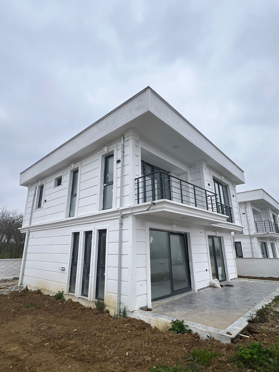 M7l7M's tweet photo. 🏡 فلل فاخرة في كراسو – سكاريا
160م² + 90م² تراس مع مسبح خاص لكل فيلا 🏊‍♂️
3 غرف نوم + 3 حمامات + صالة + مطبخ أمريكي

إطلالة رائعة على الغابات والبحر الأسود 🌲🌊
هدوء وخصوصية وفرصة استثمار مميزة

📩 تواصل الآنhttps://t.co/vWgq2ZVsb2

#ولي__العهد https://t.co/t1qY7LVNZF