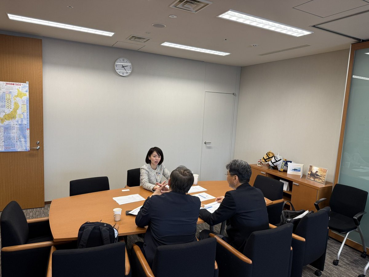 sasaki_rie's tweet photo. 地元大阪のハイテク企業の方がご挨拶にいらっしゃいました。
非常に素晴らしい技術をお持ちで、その可能性に大きな刺激を受けました。
今後のさらなるご活躍と展開に期待しております！！ https://t.co/Pin2wsXvCu