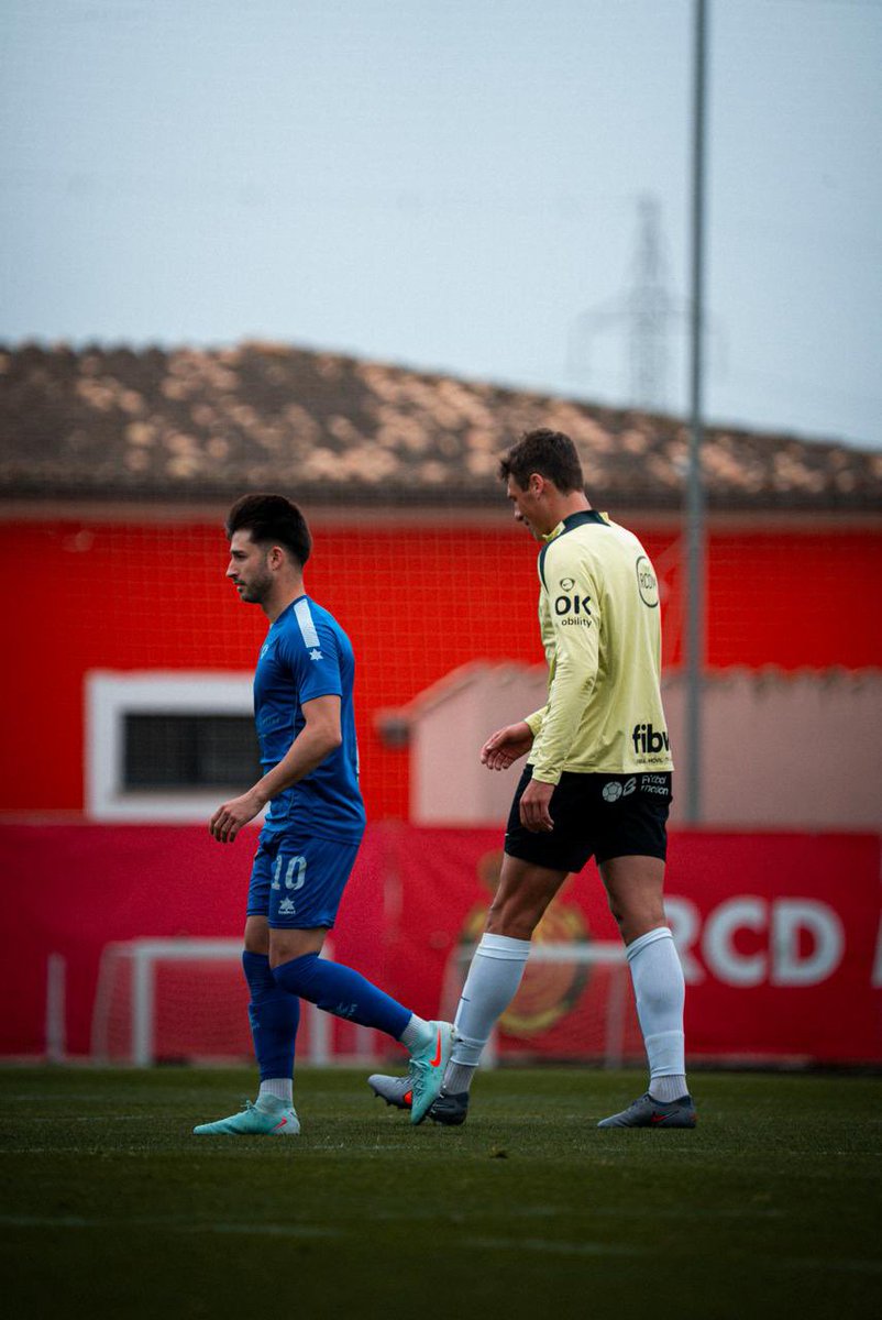 RCD_Mallorca's tweet photo. Partit d’entrenament 🆚 @ce_andratx 

Molta sort pel que resta de temporada! ❤️🖤 https://t.co/lMPX7J4fCt
