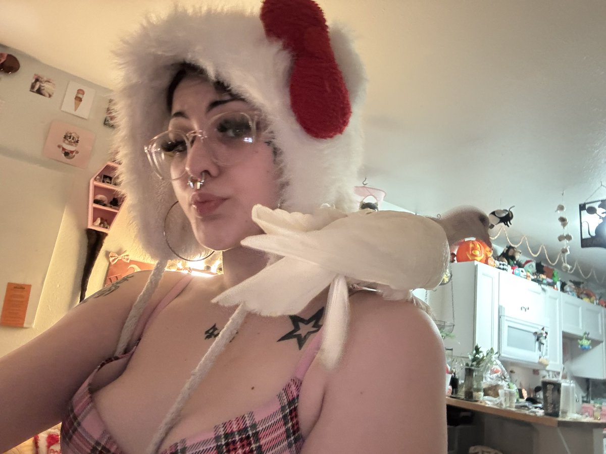 elohwelll's tweet photo. Pretty tits and a pretty bird 🥰🥰 https://t.co/VrYkSgOXoO