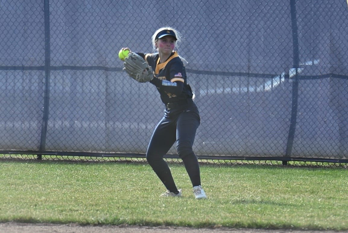 MaddyWealleans's tweet photo. Left Field #softball #softballplayer #RecruitMe #collegecoaches #highschoolathlete #studentathlete #collegerecruit #collegesoftball #followme #followforafollow https://t.co/l1PiCxoMwh