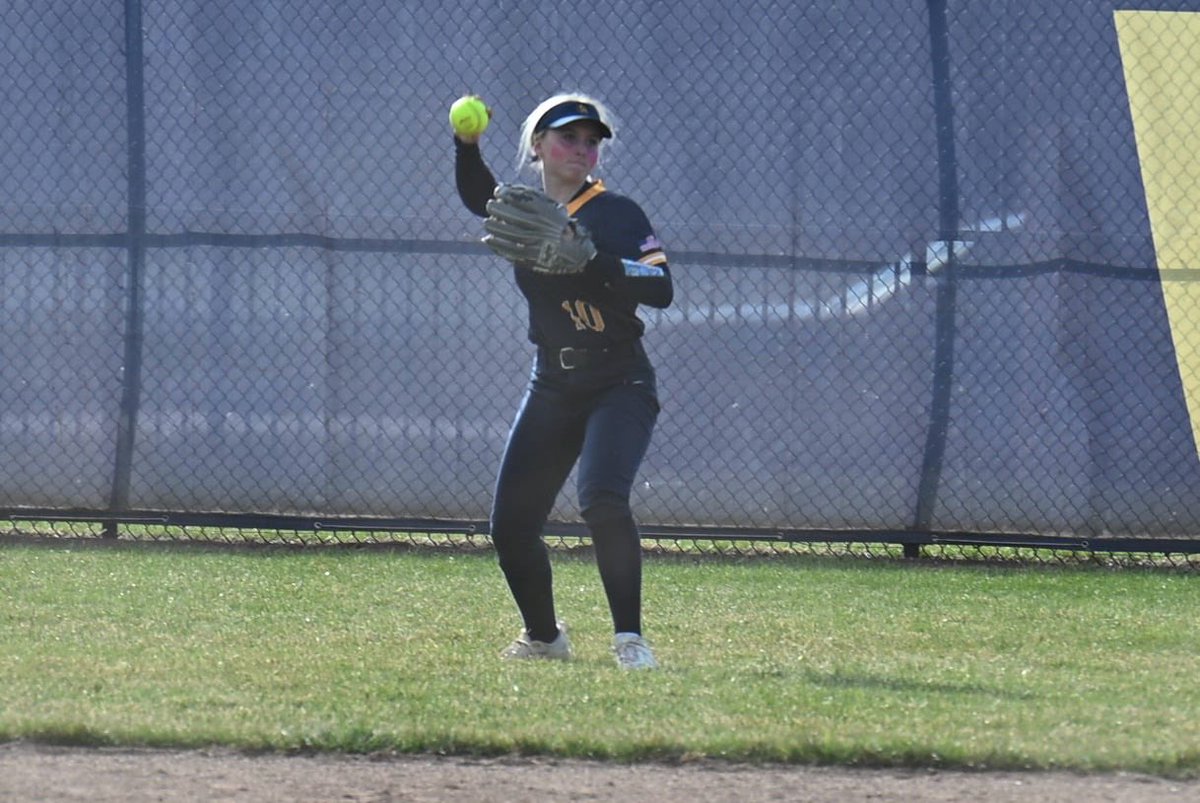 MaddyWealleans's tweet photo. Left Field #softball #softballplayer #RecruitMe #collegecoaches #highschoolathlete #studentathlete #collegerecruit #collegesoftball #followme #followforafollow https://t.co/l1PiCxoMwh