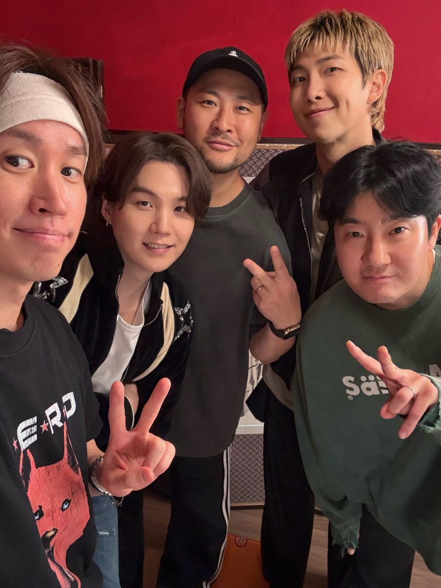 SUGASUPPORTERS_'s tweet image. #슈가소식

IG@blobyblo

the hyung dongsengs EPIK HIGH x RM x SUGA 💜 the new EPIKASE episode is OUT NOW (link in bio) 🌊🌊🌊🌊🌊🌊
@ agustd @ rkive @ bts.bighitofficial #SWIM #ARIRANG

🔗instagram.com/p/DWWKhs6FOHe/…
#SUGA #슈가
