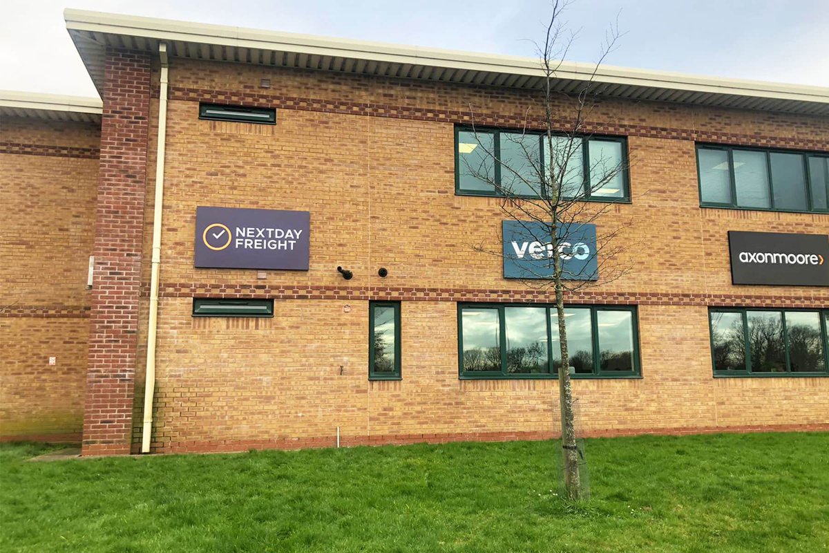 UFUDirectory's tweet image. Nextday Freight signage project 🚛

We installed an 1800 x 1000 mm external tray sign and a 330 x 230 mm internal door graphic for Nextday Freight, ensuring durable and professional branding.

📞 Contact us for a tailored quote!

#IndustrialSignage #PoppySigns #TraySigns