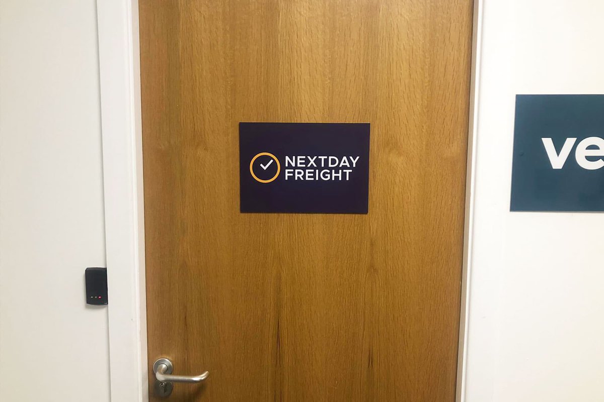 UFUDirectory's tweet image. Nextday Freight signage project 🚛

We installed an 1800 x 1000 mm external tray sign and a 330 x 230 mm internal door graphic for Nextday Freight, ensuring durable and professional branding.

📞 Contact us for a tailored quote!

#IndustrialSignage #PoppySigns #TraySigns