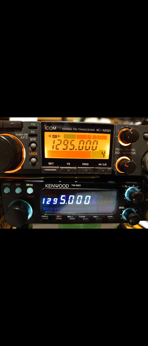 TokyoBMN's tweet photo. 固定に1台  車検で 外した ケンウッドの 1200MHz  を取り付けるか 手放すか …！皆さん 1200MHz やってますか？ 
お相手よろしくです！🤓

#1200MHz https://t.co/qy7I2uhmtd