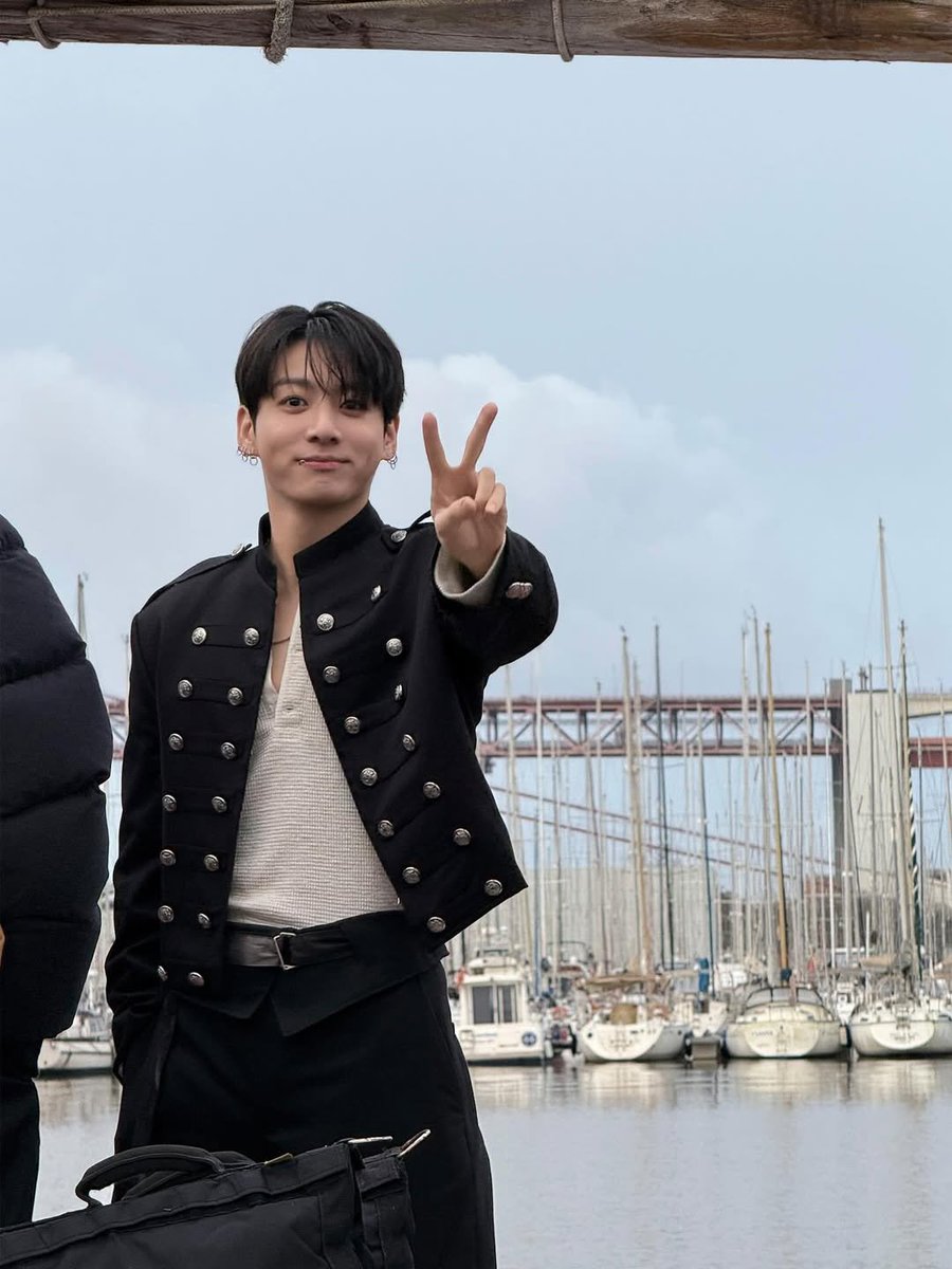 BTS Updates, News & Charts ⁷ tweet media