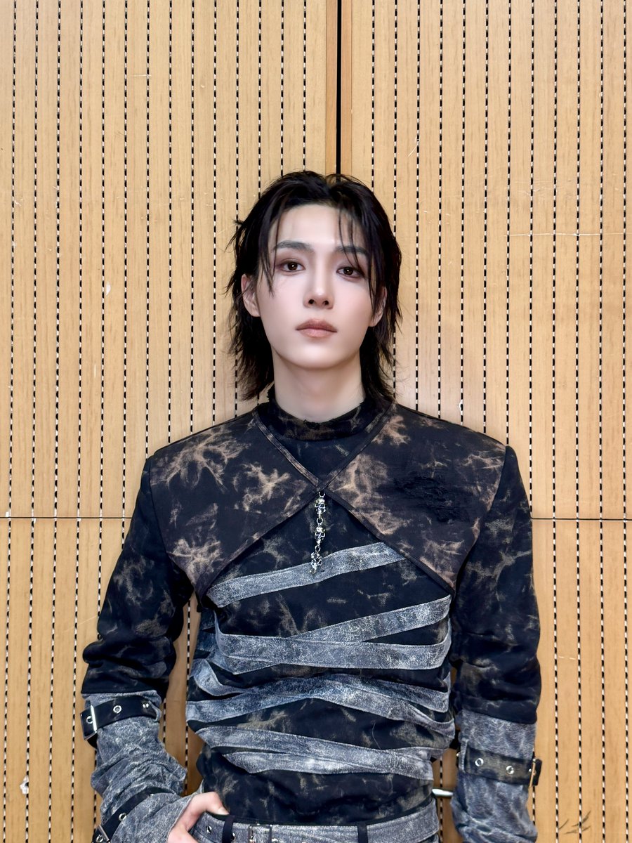 ALL(H)OURS tweet media