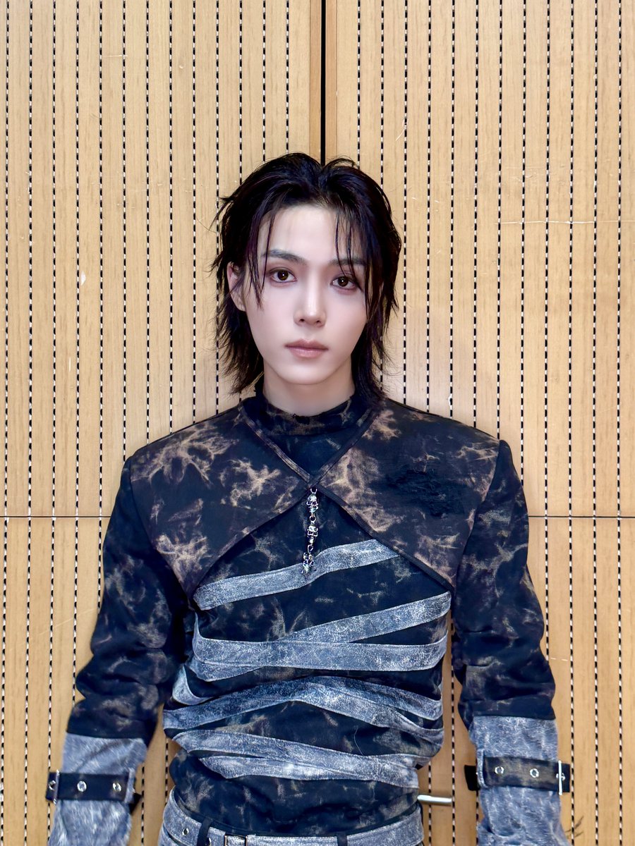 ALL(H)OURS tweet media