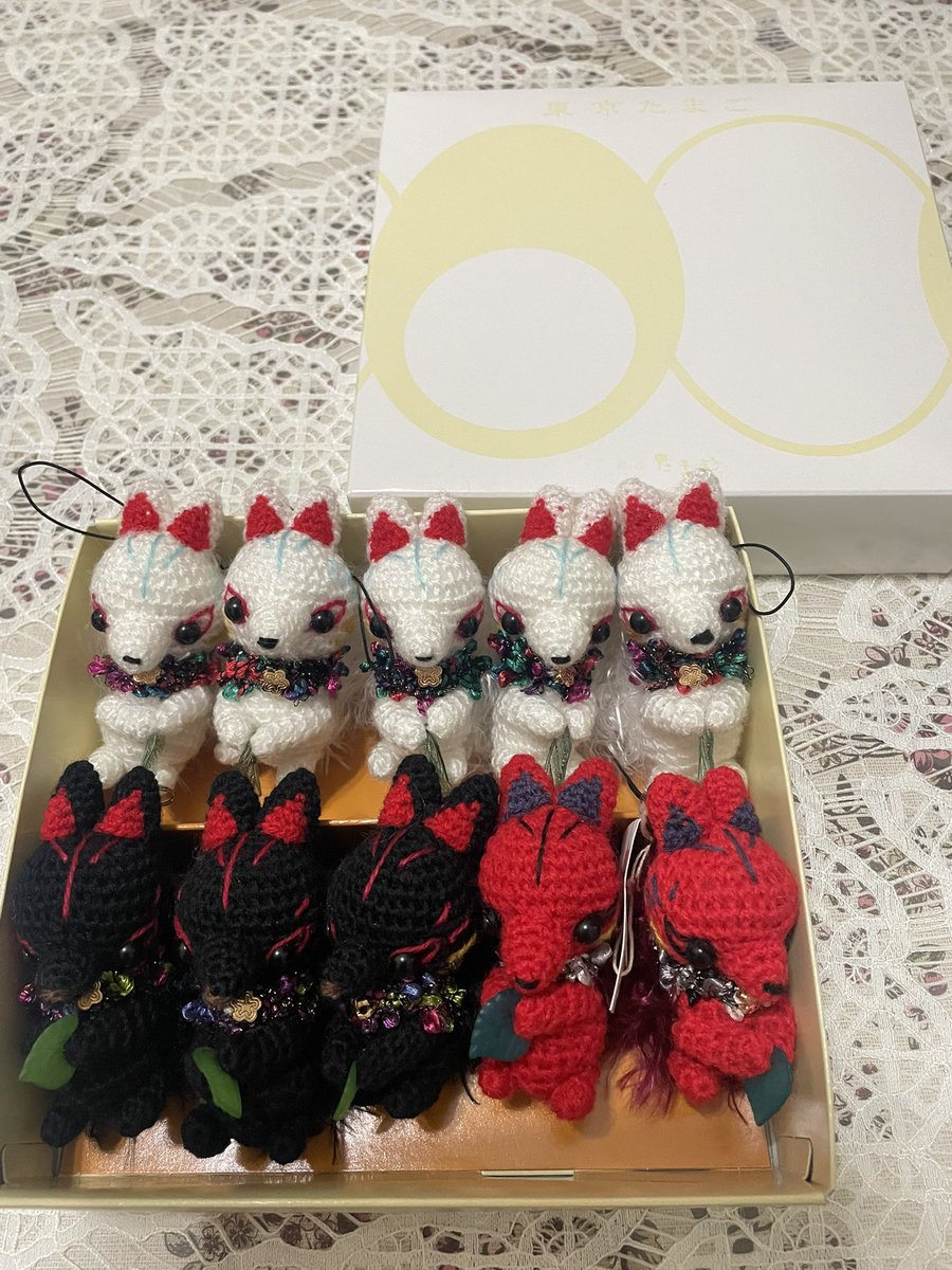 うちの狐達にやっぱりシンデレラフィット❤️
　ごまたまごさんの箱にちょうど10匹入る。いまだこの箱に勝る物に出会ってないです。😂
　東京行くたびに買います❗️