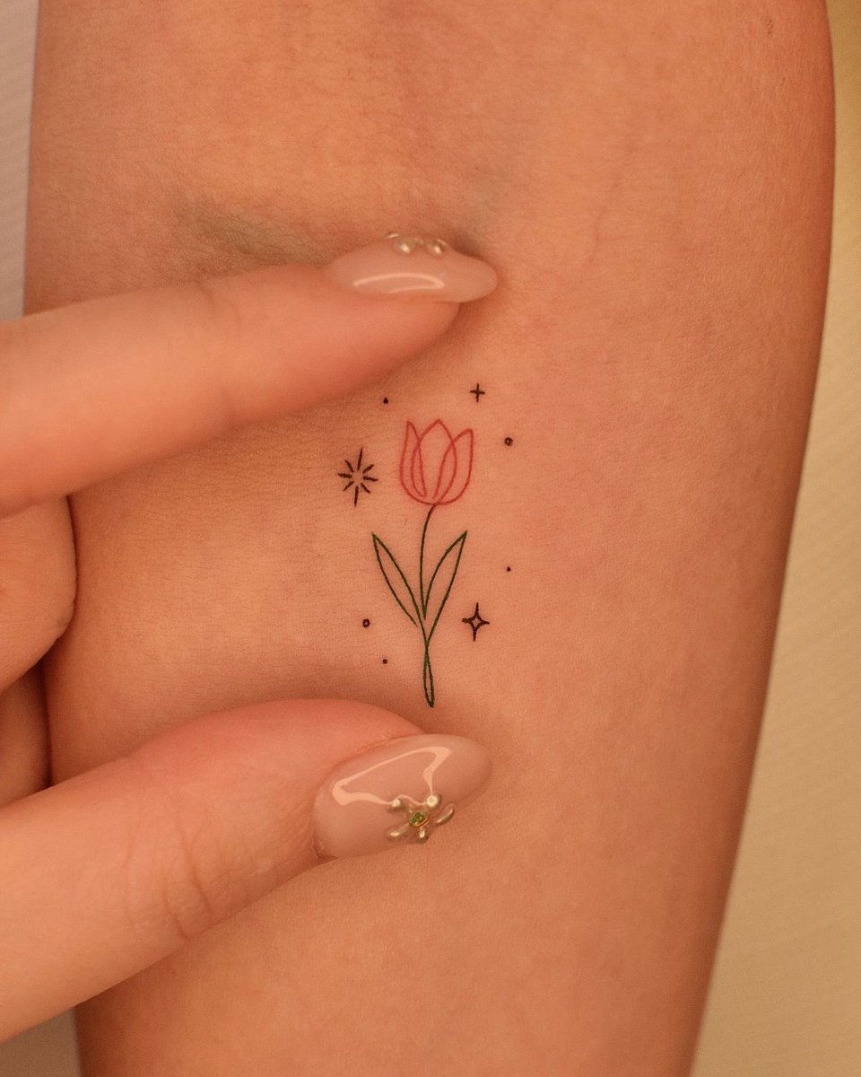 wexlino's tweet photo. how does pinterest see you?

✩ kpop idol
✩ tattoo
✩ nails
✩ outfit

OKAY 🙂‍↕️ https://t.co/ZkN7Uz6PXI