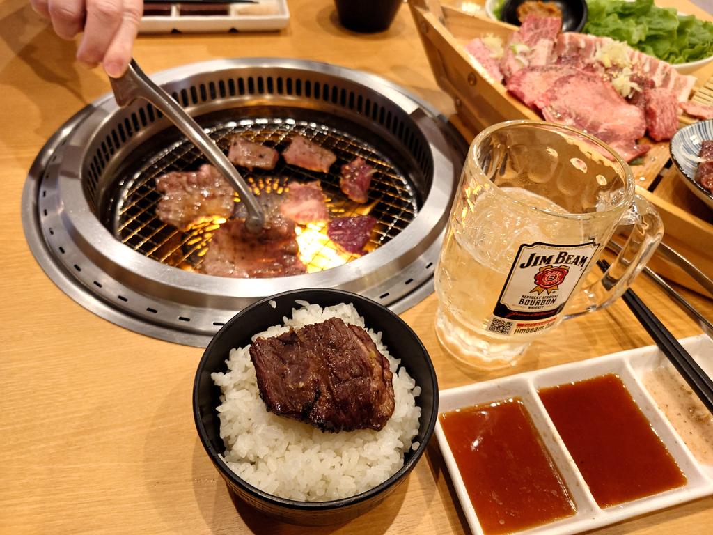 par_taicho's tweet photo. 昨夜はお誕生日祝いに袖ケ浦の大和でおいちぃ焼肉♪
(⁠≧⁠▽⁠≦⁠) ﾔｷﾆｸｻｲｺ～!!

#袖ケ浦 #焼肉 #大和
#焼肉DINING大和
#戦艦大和盛り

焼肉DINING 大和 袖ヶ浦店
袖ケ浦市袖ヶ浦駅前1-39-10 
https://t.co/7SNNsCkd5F https://t.co/eDSu6vrWIn