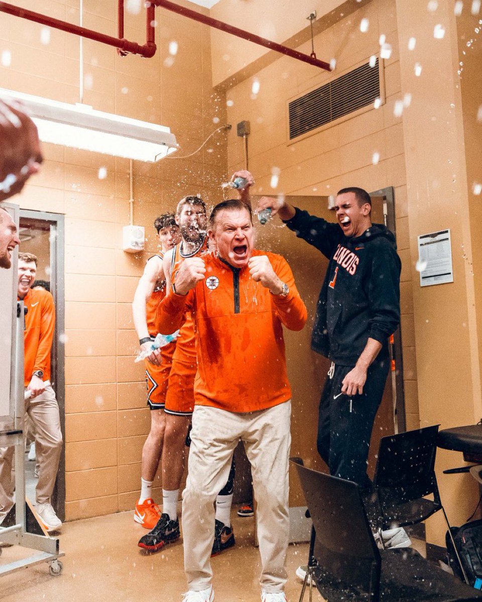 HoodieSzn tweet media