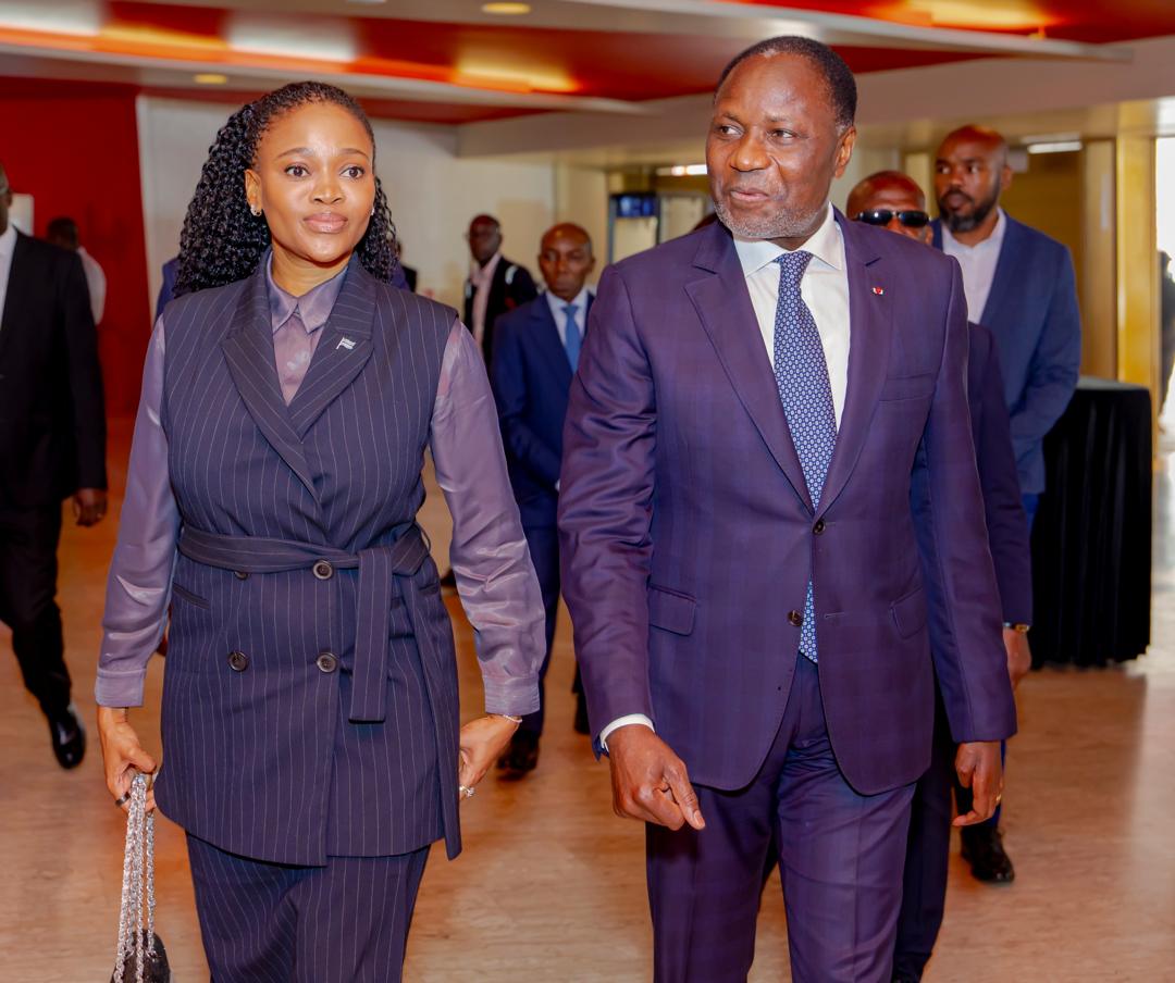 MMPE225's tweet photo. Abidjan lance le SIREXE de deuxième génération

C'est dans la grande salle du Sofitel Hôtel Ivoire que s'est tenue, ce lundi matin, la cérémonie officielle de lancement de la deuxième édition du Salon International des Ressources Extractives et de l'Énergie (SIREXE 2026). Présidée par Son Excellence Monsieur Tené Birahima Ouattara, Vice-Premier Ministre et Ministre de la Défense, représentant le Premier Ministre, la cérémonie a réuni des délégations venues de plusieurs continents, des chefs d'entreprises, des partenaires techniques et financiers ainsi que des représentants du corps diplomatique accrédité en Côte d'Ivoire.
Dans son discours d'ouverture, le Vice-Premier Ministre a dressé un tableau reluisant du positionnement de la Côte d'Ivoire sur la scène extractive internationale. Selon le classement 2025 du Fraser Institute, le pays est désormais le plus attractif d'Afrique de l'Ouest en matière minière et se hisse au cinquième rang à l'échelle du continent. Il est en outre reconnu comme le pays le plus attractif au monde pour l'investissement dans le secteur aurifère.

Lire la suite : https://t.co/vMBvQoEdwn
