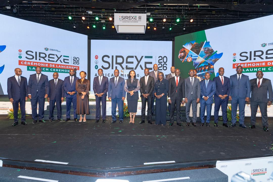 MMPE225's tweet photo. Abidjan lance le SIREXE de deuxième génération

C'est dans la grande salle du Sofitel Hôtel Ivoire que s'est tenue, ce lundi matin, la cérémonie officielle de lancement de la deuxième édition du Salon International des Ressources Extractives et de l'Énergie (SIREXE 2026). Présidée par Son Excellence Monsieur Tené Birahima Ouattara, Vice-Premier Ministre et Ministre de la Défense, représentant le Premier Ministre, la cérémonie a réuni des délégations venues de plusieurs continents, des chefs d'entreprises, des partenaires techniques et financiers ainsi que des représentants du corps diplomatique accrédité en Côte d'Ivoire.
Dans son discours d'ouverture, le Vice-Premier Ministre a dressé un tableau reluisant du positionnement de la Côte d'Ivoire sur la scène extractive internationale. Selon le classement 2025 du Fraser Institute, le pays est désormais le plus attractif d'Afrique de l'Ouest en matière minière et se hisse au cinquième rang à l'échelle du continent. Il est en outre reconnu comme le pays le plus attractif au monde pour l'investissement dans le secteur aurifère.

Lire la suite : https://t.co/vMBvQoEdwn