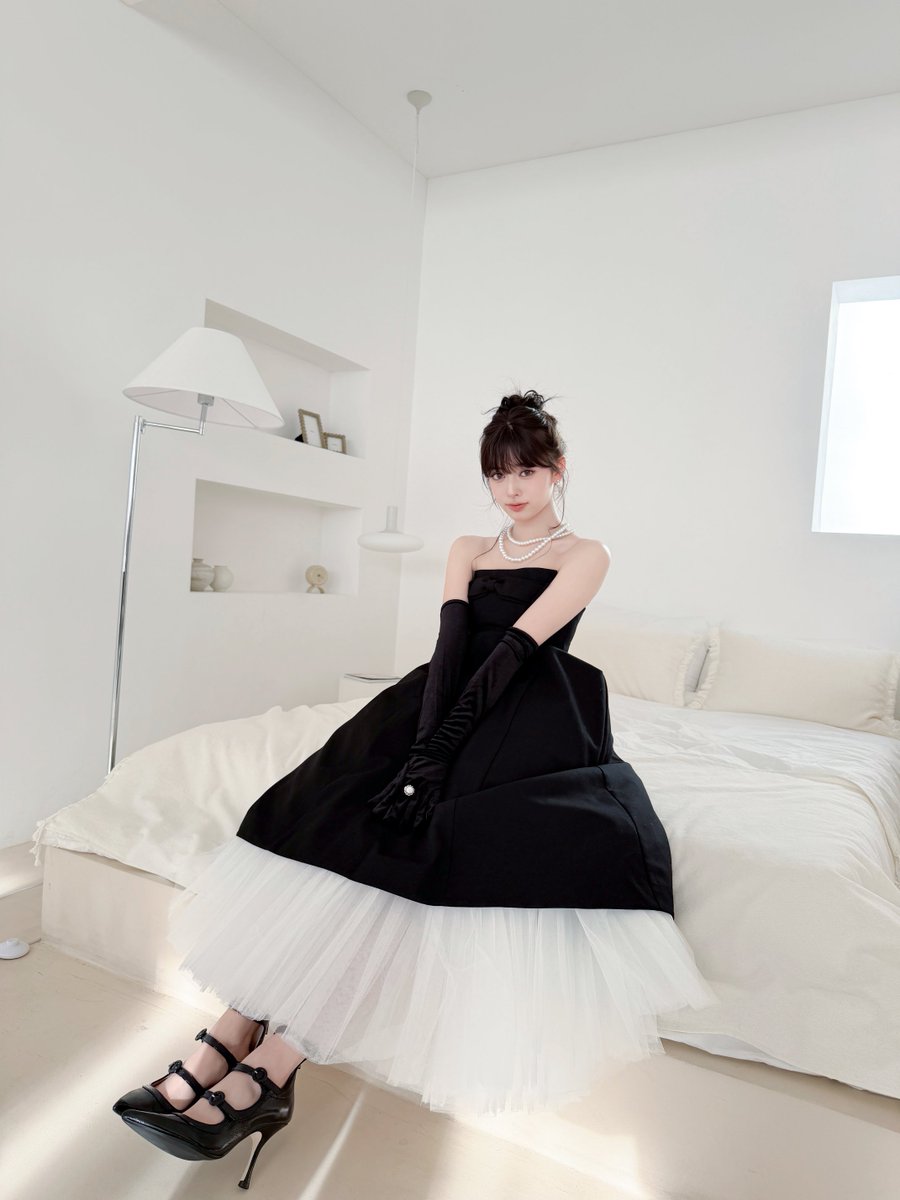 [#NiziU_CAM］
#HappyRIMAday Behind Photos 👡

"𝑪𝒉𝒂𝒓𝒎𝒊𝒏𝒈 𝑬𝒍𝒆𝒈𝒂𝒏𝒄𝒆”

#RIMA #NiziU 
#THE_Day_of_RIMA