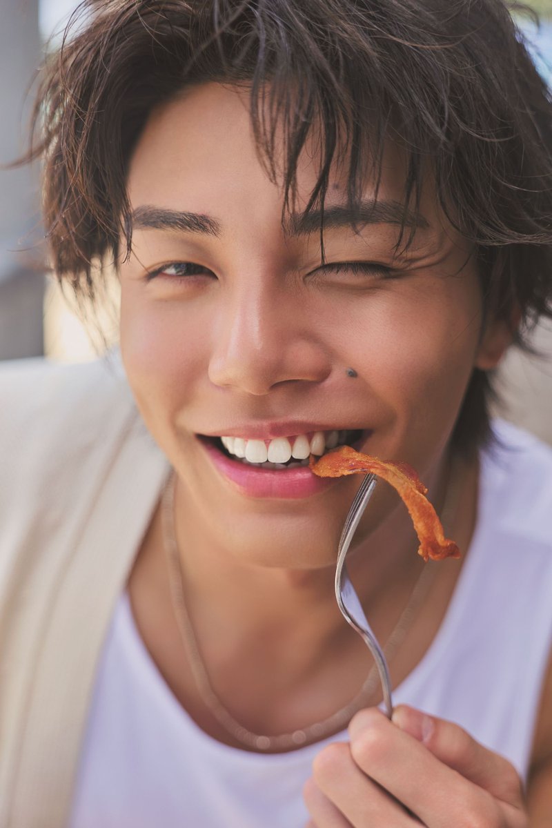 ／
#武知海青 1st写真集
5月29日(金)発売決定📣
＼

「ありのままで素の自分」をテーマに
グアムの青い海と空の下で
リラックスした“やわやわ”な素顔を披露🏝️☀️

さらに刊行を記念して、発売記念イベントも開催決定！ 
今回は鍛え抜かれた美ボディに触れられる「筋肉タッチ」会も予定しております💪