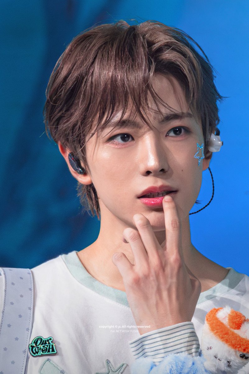 riri..𖧧 tweet media