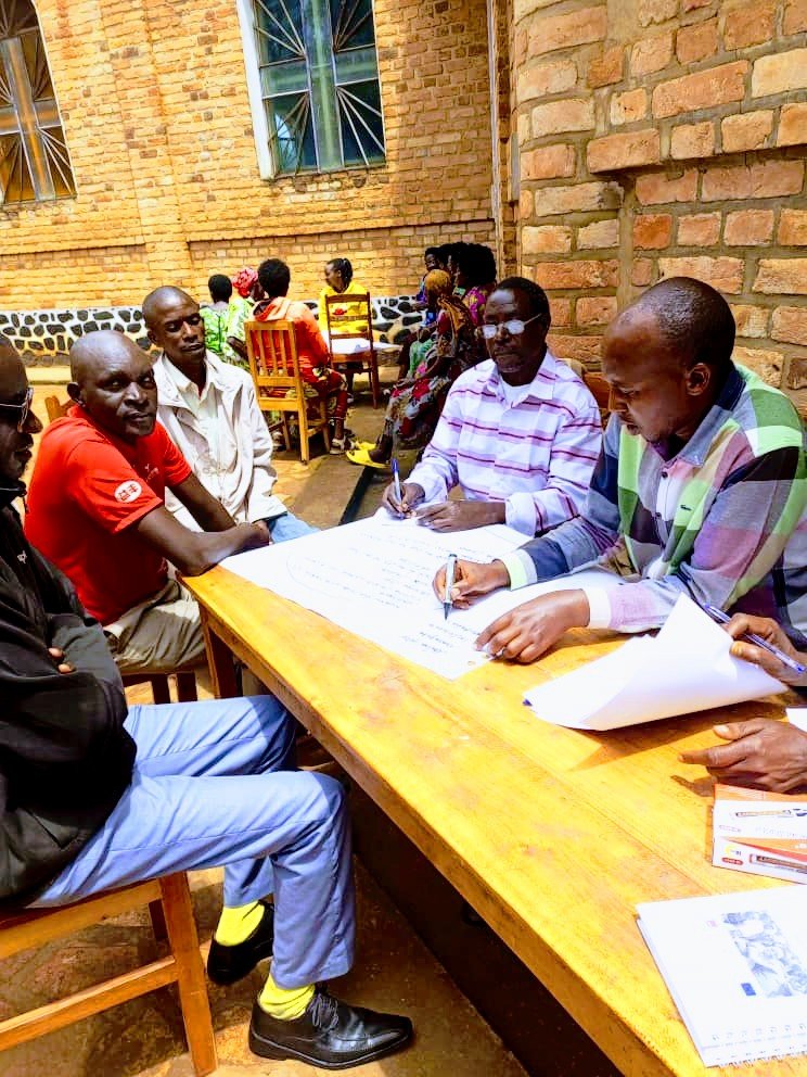 afapd_burundi's tweet photo. Le 5 février 2026, AFAPD a animé des séances communautaires de cocréation dans toutes les communes de Butanyerera pour trouver ensemble des solutions sur la SSR et le genre.

#AFAPD #Burundi #CAREInternational
#AmbassadeDesPaysBas https://t.co/vhg6cMa3lH