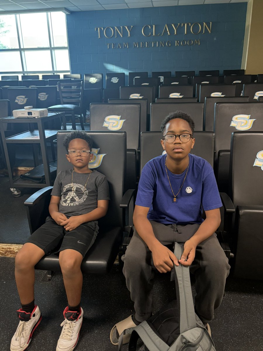 Deuce✌🏽⚡️ tweet media