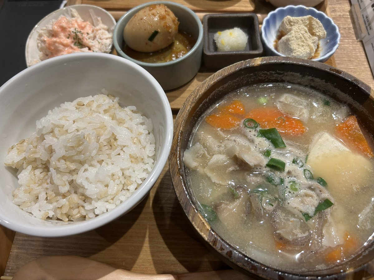 豚汁美味しかった♡
ひさびさにいっぱい話をしたなーー笑

でも、シラフだったから緊張しちゃった🫨