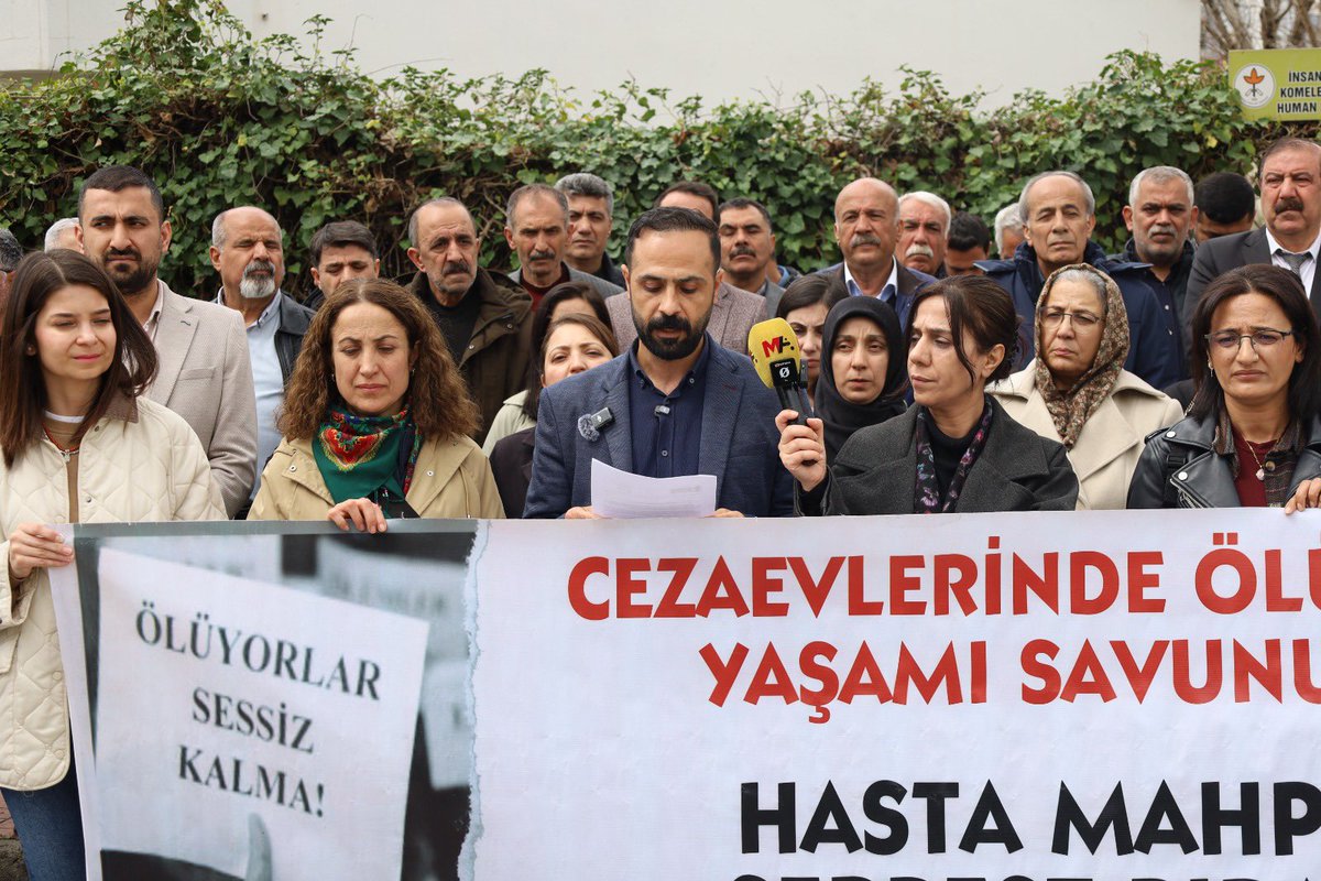 DEM PARTi Batman tweet media