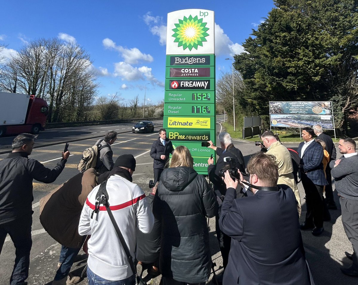 Robert Jenrick tweet media