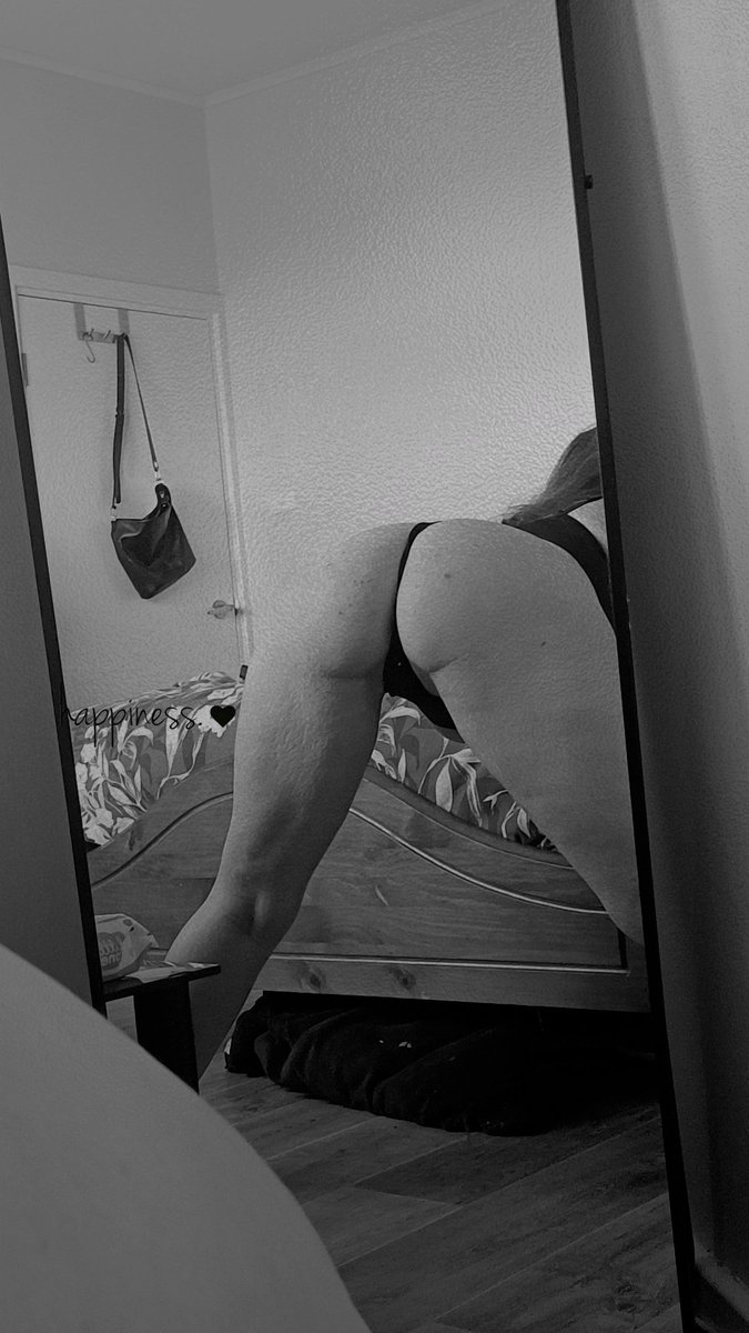 blackravcn's tweet photo. Cheeky photos before bed 😘🤫
#OnlyFansAustralia  

https://t.co/4cyUIpzqWh https://t.co/N4rTZoxeT4