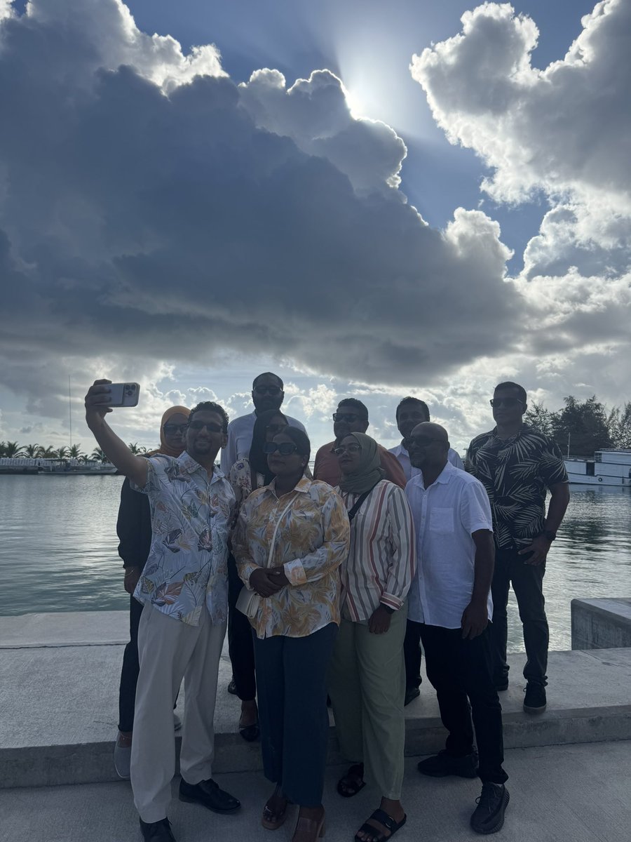 Hulhudhoo MDP Fahulavaanun , raees ibu aa eku kaamiyaabu event thakakah fahu. KKBK💛💪
#Hiygaimuhulhudhoo 
#Heyvallathayyaru 
<a href="/AnsarAbduSattar/">Mohamed Ansar</a> <a href="/anuahsa/">Shauna Aminath 🎈❓</a> <a href="/SamiuAnver/">Samiu Anver</a> <a href="/BKahmedzahid/">Ahmed Zahid</a> <a href="/JaaJameel/">Jaadhulla Jameel 🇲🇻</a> <a href="/ibrahim_didi/">Dr.Ibrahim Didi</a>