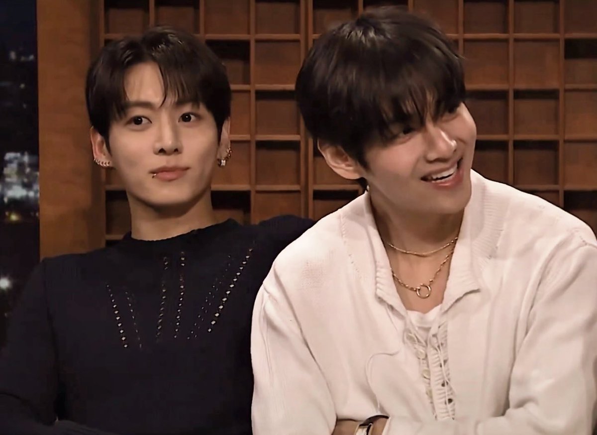 elisbethx's tweet photo. #taekookau canon:

Jungkook tilted his head, one eyebrow cocked, a cruel little smile playing on his lips. “So, do you want me to kiss you or tease you?” he said, and Taehyung’s chest stuttered.

Or what happens after Taehyung’s slip up on national television 🏩 https://t.co/rulBcfUyZe