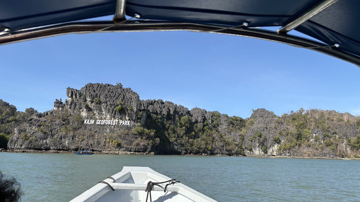 pathakanjali25's tweet photo. Exploring Kilim Geoforest Park's mangroves &amp; eerie Bat Cave – nature's wild heart in Langkawi! 🦇🌿 #Langkawi #MangroveMagic #KilimGeoforest https://t.co/AVaE3QYn9K