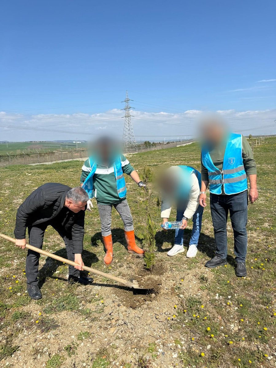 21-26 Mart Orman Haftası kapsamında Marmara Açık Ceza İnfaz Kurumu tarafından organize edilen ağaç dikim- bakım çalışmaları Marmara Ceza İnfaz Kurumları Kampüsü'nde gerçekleştirilmiştir. Söz konusu çalışmaya  Müdürlüğümüz personelleri ve yükümlülerince katılım sağlanmıştır.