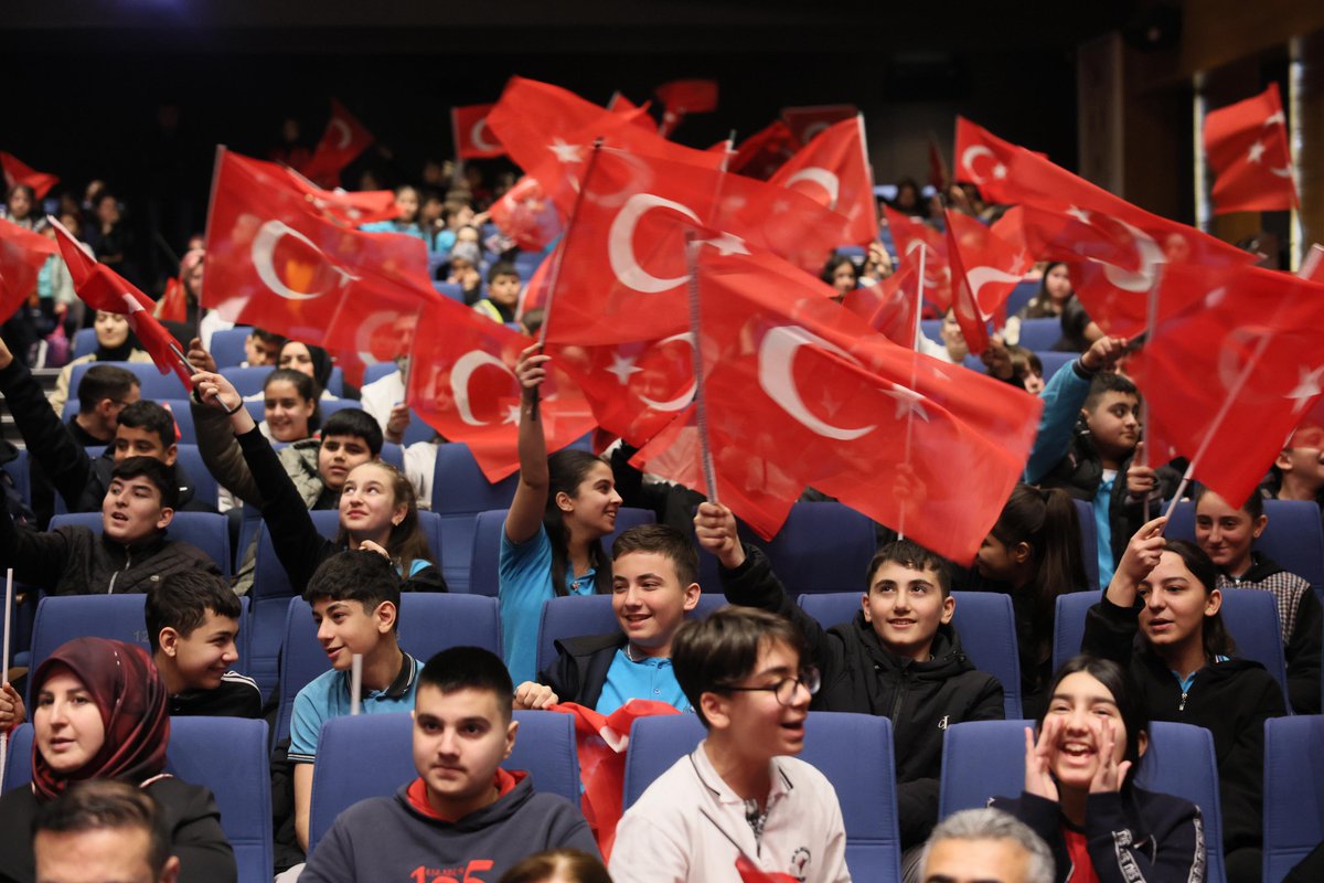 tevfikgoksu's tweet photo. Bugün “İstiklal Marşımı En Güzel Ben Okurum” yarışmasıyla Mehmet Akif Ersoy’un ruhunu ve İstiklal Marşı’nın mısralarındaki iman ve istiklal şuurunu Esenler’de yeniden yaşadık.

Yarışmamıza katılarak bizlere büyük bir gurur yaşatan tüm evlatlarımızı yürekten tebrik ediyorum. 🇹🇷 https://t.co/lFaRNxXN2b