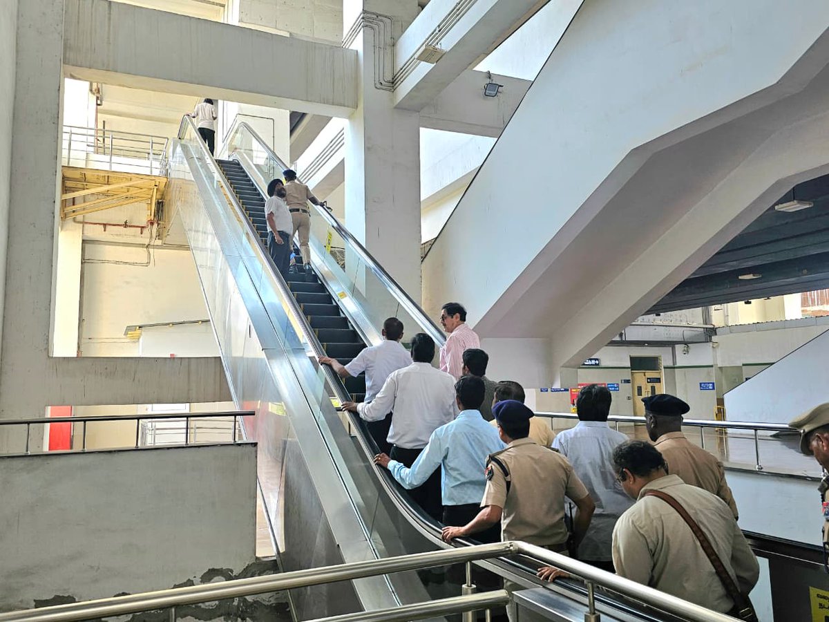 GMSRailway's tweet photo. Shri R. N. Singh, General Manager, Southern Railway continued the inspection tour at St. Thomas Mount and Tambaram stations today, along with DRM Chennai and senior officials β reviewing layouts, infrastructure plans, and operational readiness on the MRTS Phase II corridor.
Every detail matters. Every station counts. π
#SouthernRailway #MRTS #MRTSPhase2 #StThomasMount #Tambaram