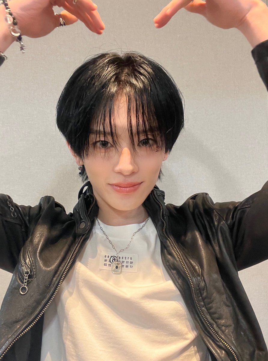 [📸]
2026.03.26
@ Mnet #MCOUNTDOWN

신인가수 유강민 전격 데뷔!
앞으로 잘 부탁드립니다𓂃༞♡

#강민 #KANGMIN #VERIVERY
#Free_Falling #오늘의강민
#엠카운트다운