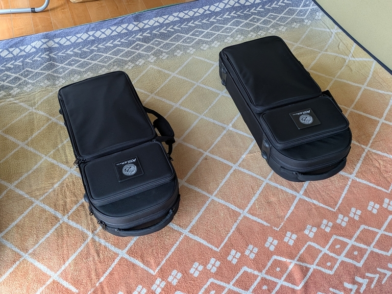 akihikobsn's tweet photo. Y高3年生Mさんが楽器を買うことになったので、早速JDRから楽器を送ってもらうことに。

二人で交互に吹いて～聞いて～を数回繰り返す。自分で吹いた時の感触だけでなく、人が吹くのを客観的に聞くととてもよく分かるね♪

程なく意見が一致して一本に決定。
今回はどっちも良い楽器だったけどね👍 https://t.co/Qq0NFzgzSb