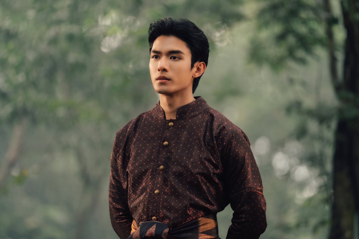 LoveUponaTimeTH's tweet photo. SNEAK PEEK EP.1 

🎞️ รับชม “ภพเธอ Love Upon a Time Series” พร้อมกันทุกวันศุกร์ เวลา 21.30 น. ทางช่อง Workpoint 23

📽️ ดูออนไลน์เวอร์ชัน UNCUT เวลา 22.30 น. บนแอป iQIYI และเว็บ https://t.co/W35aBvfgot ที่เดียวเท่านั้น 

ภพกันตอนแรก 27 มีนาคมนี้! ⏳✨

#ภพเธอTheSeries
#LoveUponATimeSeries
#MandeeWork